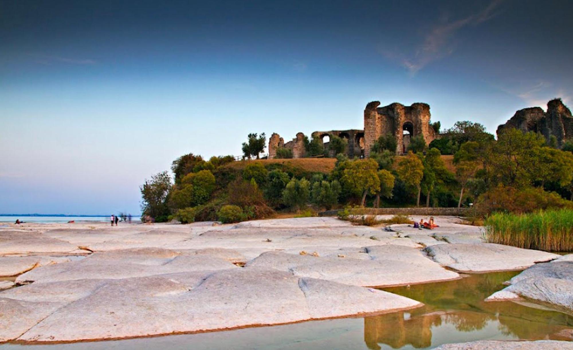 The Riva Apartment Sirmione Eksteriør billede